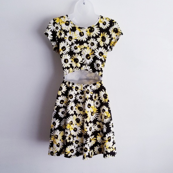 Snap Daisy Dress - Picture 2 of 2